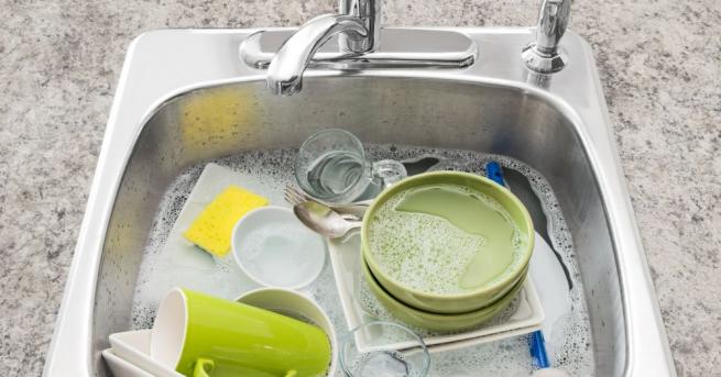 Миенето на чинии действа успокояващо и е един от добрите