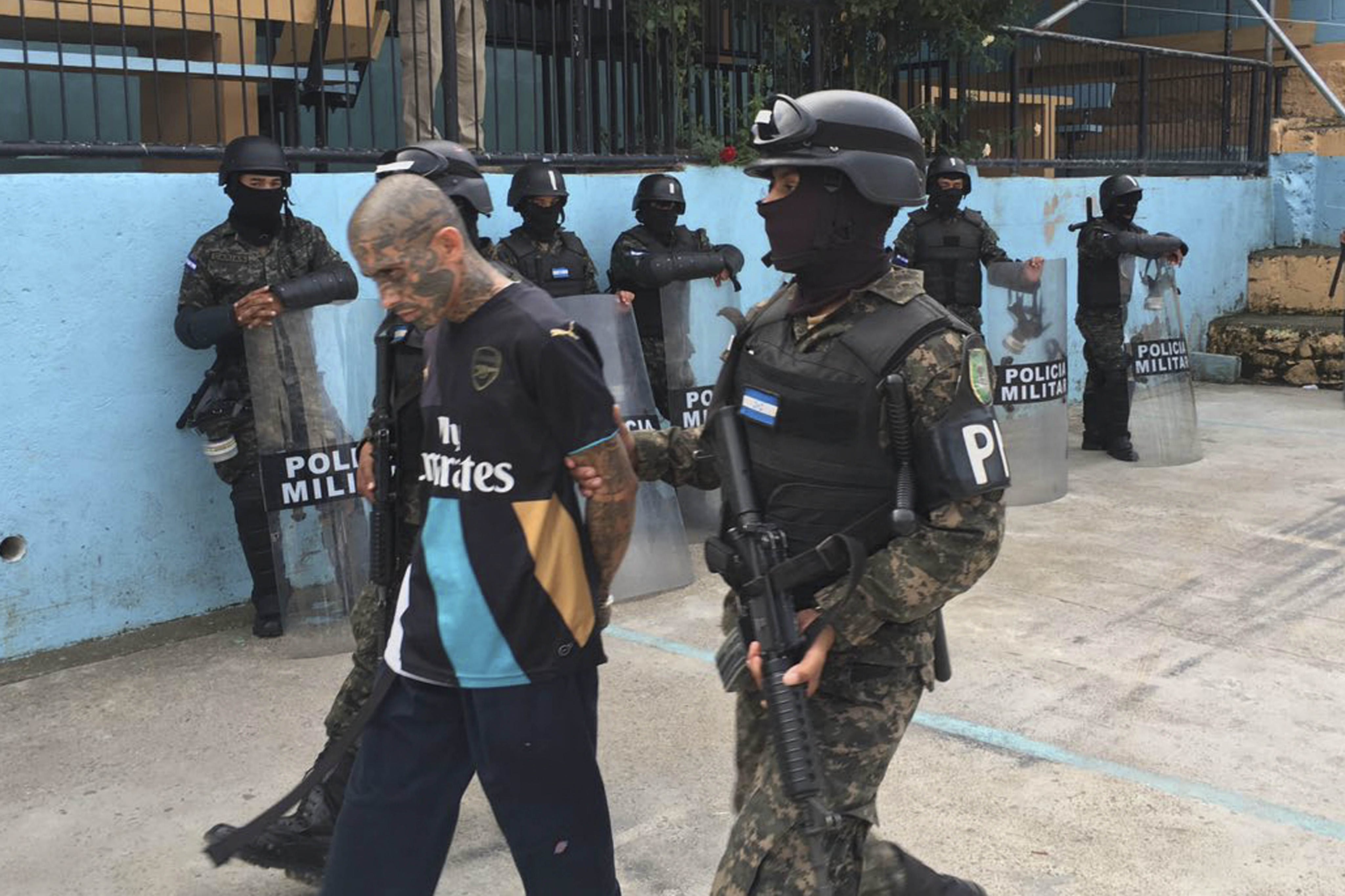 Мара Салватруча – Тайфата на пичовете от Салвадор, е най-страшната гангстерска организация, създавана някога.
