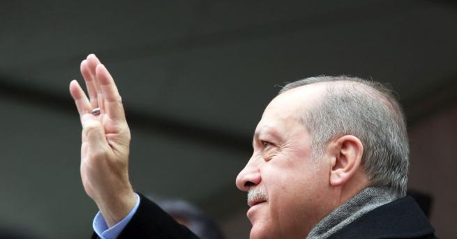 Турският президент Реджеп Ердоган пристигна във Варна за срещата с