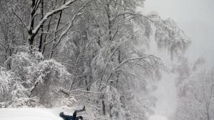 Москва в прегръдката на невиждан от 100 години обилен сняг