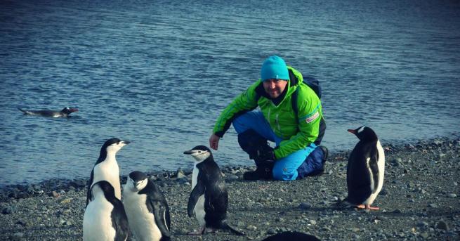 Антарктида постепенно отстъпва територия на океана и се смалява Това