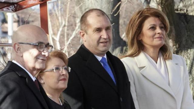 Класика и стил: Десислава Радева е безупречна в бяло и черно (СНИМКИ)