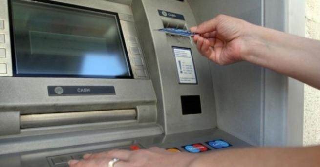 Търновка изтегли изпрани пари от банкомат и публикува снимката в
