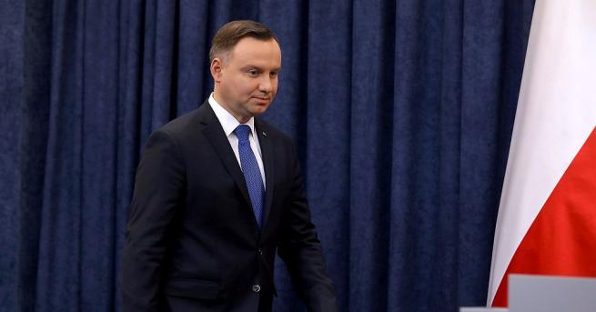 Президентът на Полша Анджей Дуда подписа спорния законопроект насочено към