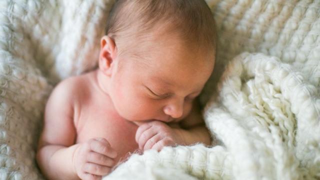 Бебе се роди 4 години след смъртта на родителите си (СНИМКА)
