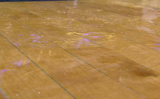 Заради проблеми с покрива бе отложен двубоят между Ню Орлиънс