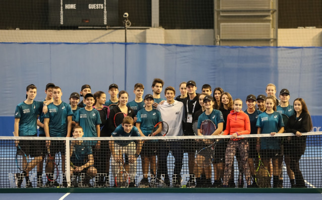 Младата българска тенис звезда Александър Донски проведе открита тренировка с
