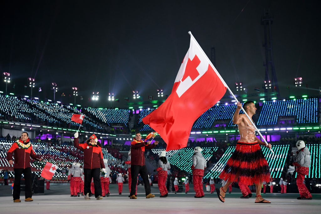 Знаменосецът на олимпийския отбор на Тонга се появи полугол на откриването на Олимпийските игри в Пьонгчанг при -2 градуса по Целзий.