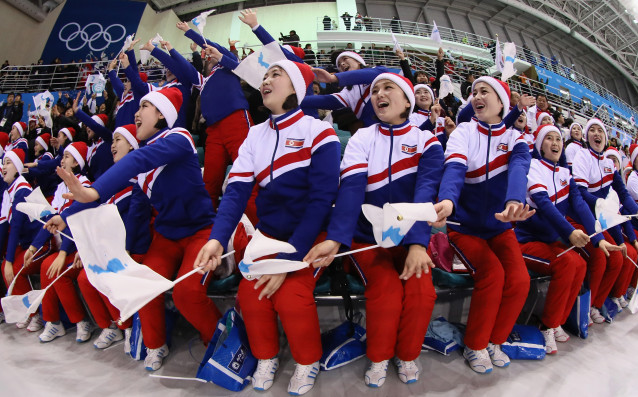 Севернокорейските мажоретки отново се раздадоха на макс но подкрепата им