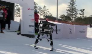 Роботи си спретнаха частно състезание в Пьончанг