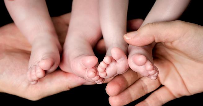 Хирурзи в Хюстън в САЩ разделиха успешно сиамски близнаци родени