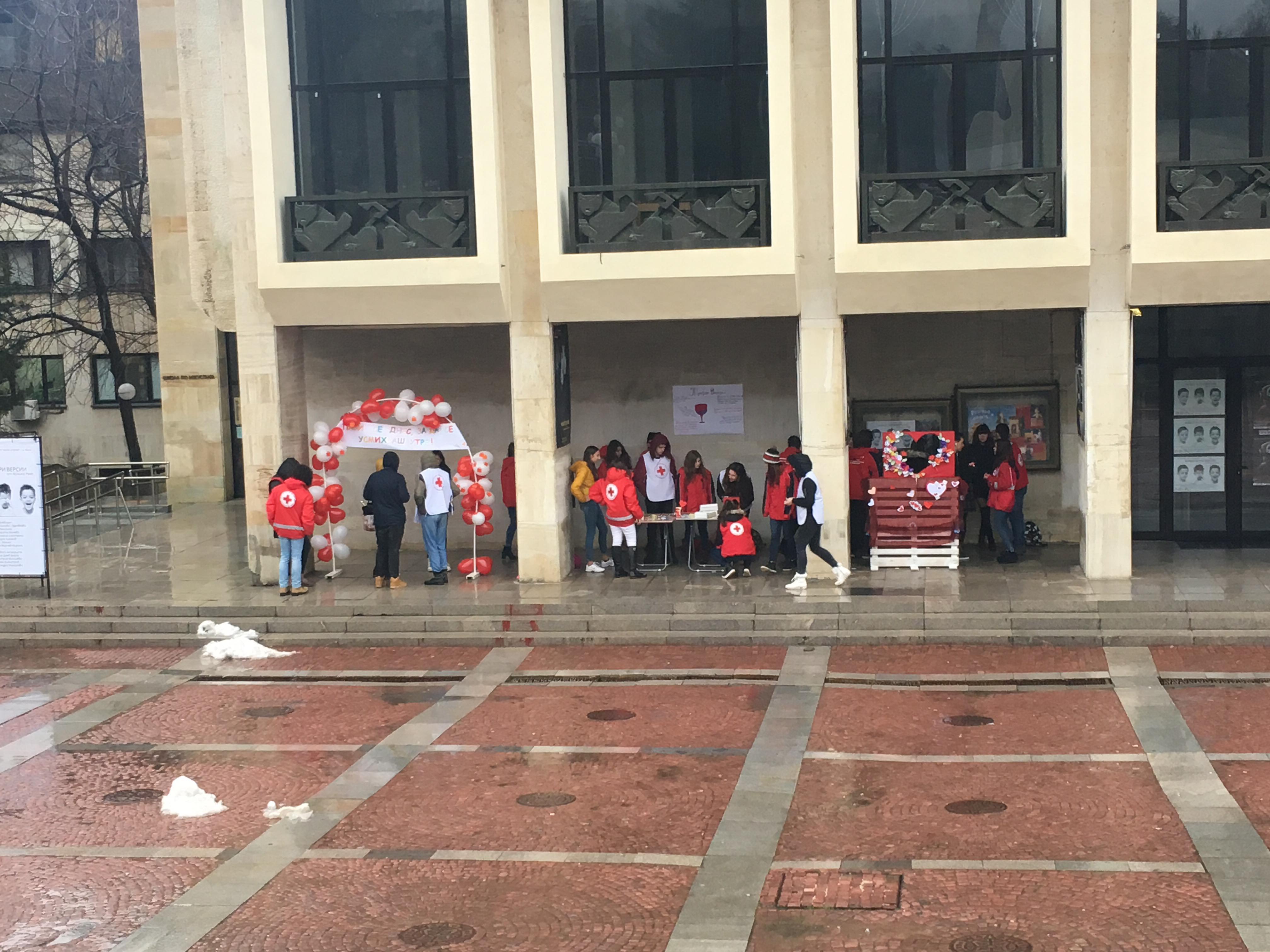 Дъждът не променя хубавия празник