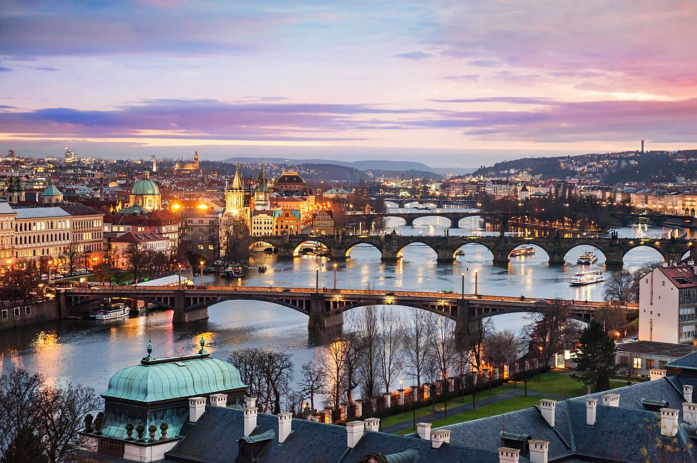 Не сте били в Прага? Сега е идеалният момент. Столицата и най-големият град в Чехия е смятан за един от най-красивите градове в света и е притегателна дестинации за много туристи от цял свят.