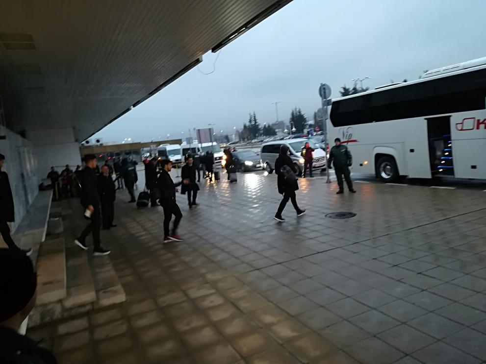 Футболистите на "Милан" кацнаха в 16:57 часа във Варна