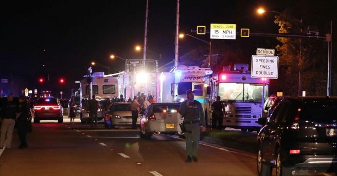 19 годишният Никълъс Крус който е задържан за стрелбата отнела