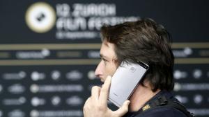 мъж телефон