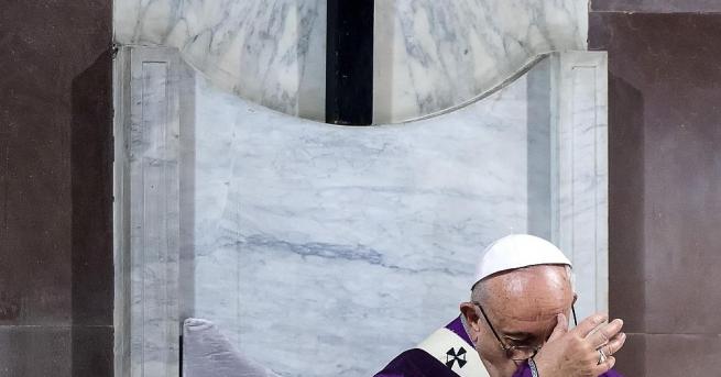 Папа Франциск се среща всеки петък с жертви на свещеници