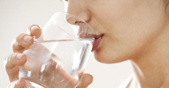 Пиенето на достатъчно вода е също толкова важно колкото яденето