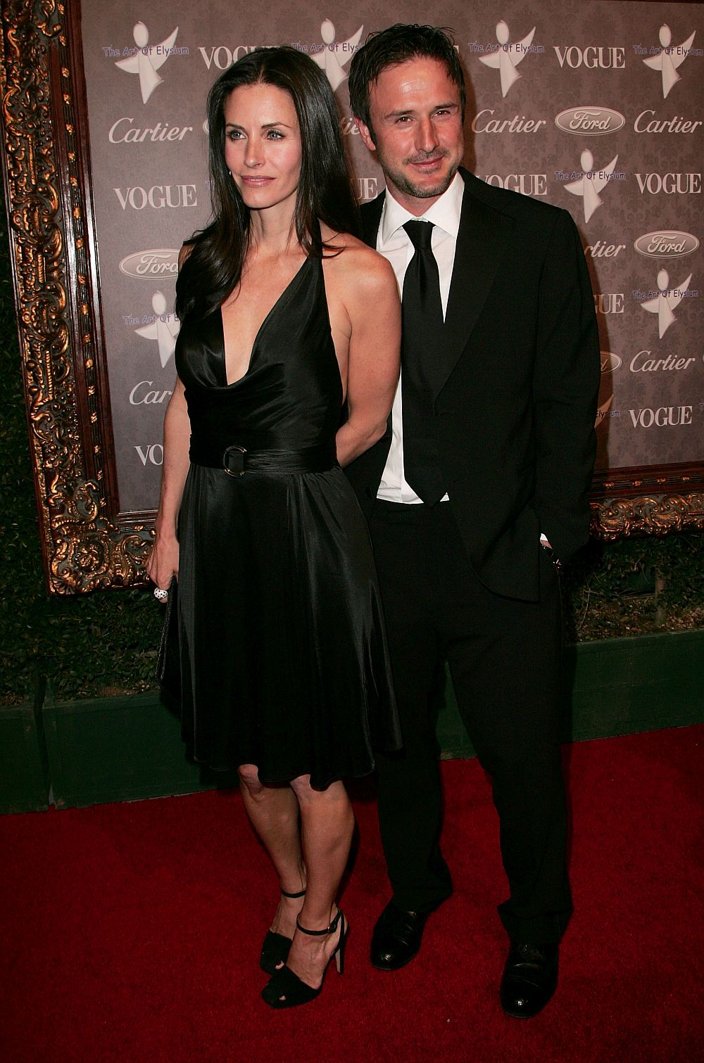 Кортни Кокс и Дейвид Аркет се женят през 1999 година. Двамата обявяват, че се разделят през 2011 година, а от 2013 година са официално разведени