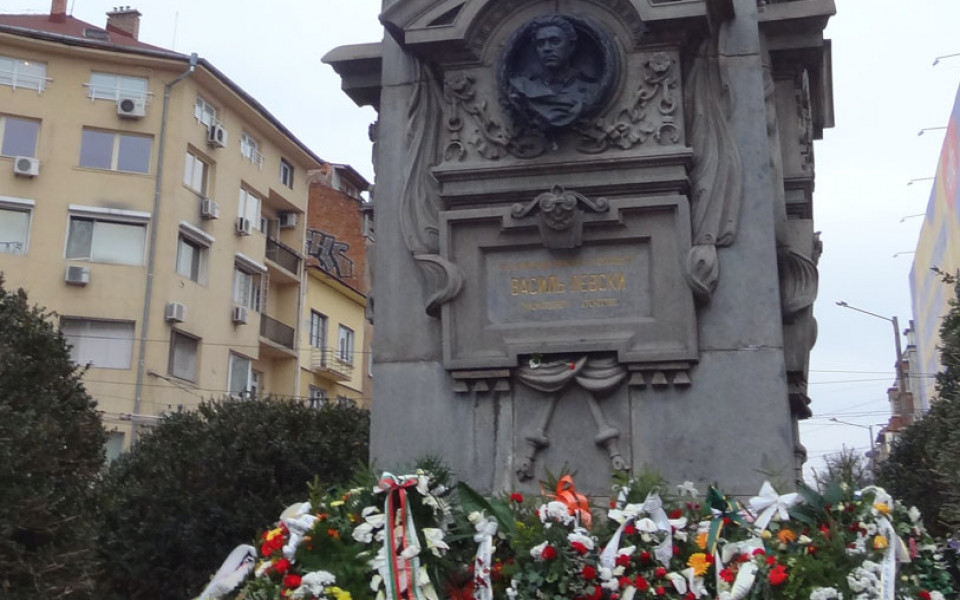 Олимпийски шампиони ще поднесат цветя на паметника на Васил Левски