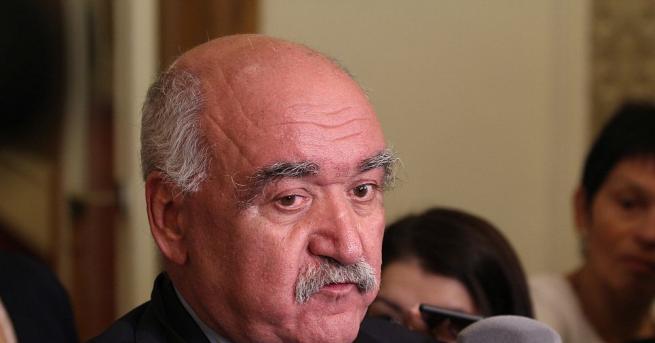 Управителят на НЗОК проф Камен Плочев няма да подаде оставка