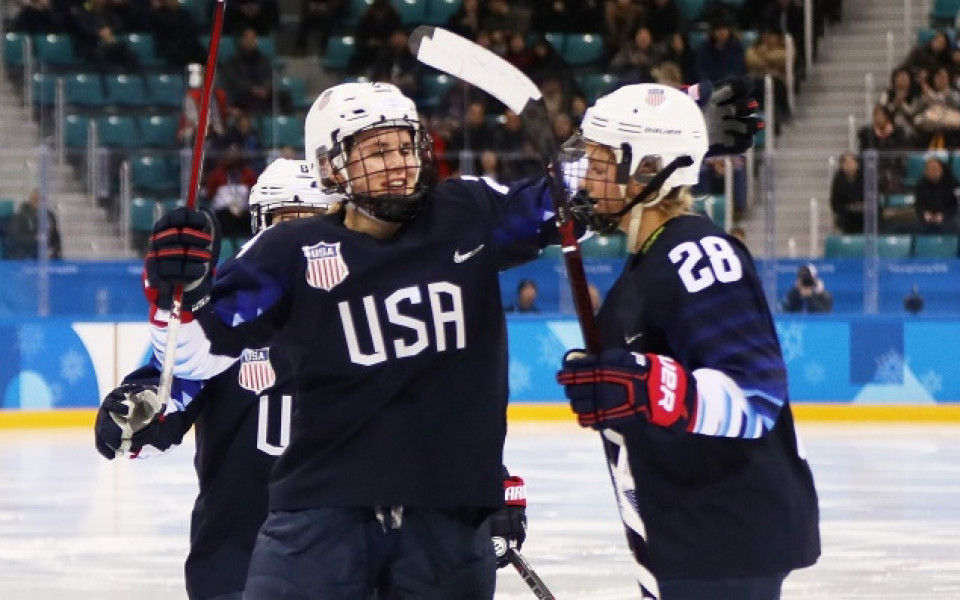 САЩ очаква съперника си за финала на хокейния турнир при жените