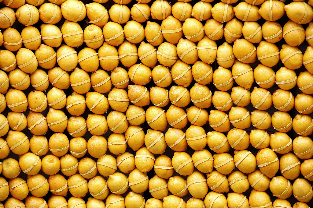 За първи път френското градче Мантон решава да отдаде почит на лимона и портокала през далечната 1933 г. Оттогава всяка година в средата на февруари градът на Лазурния бряг се превръща в сцена за най-мащабния витаминозен фестивал в света. Темата на тазгодишния фестивал е Боливуд и ще продължи до 4 март.