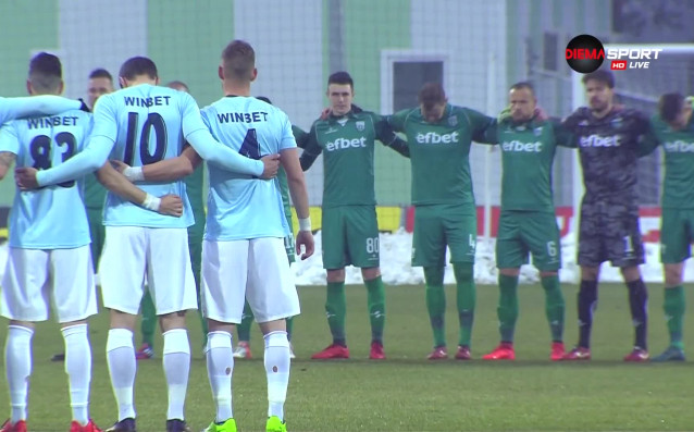 Футболистите на Витоша Бистрица и Дунав Русе почетоха с едноминутно