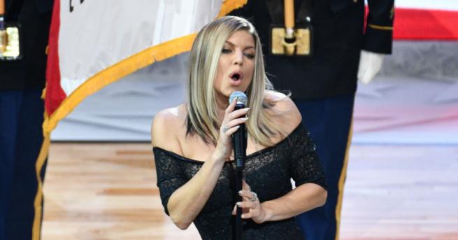 Певицата Фърги поднесе извиненията си за странното изпълнение на американския
