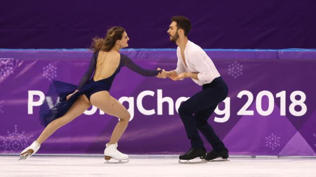 Нови неволи с роклята на фигуристката Габриела Пападакис - заголи и дупе (СНИМКИ) 