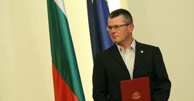 Вицепрезидентът Илияна Йотова връчи документ за българско гражданство на Сафет