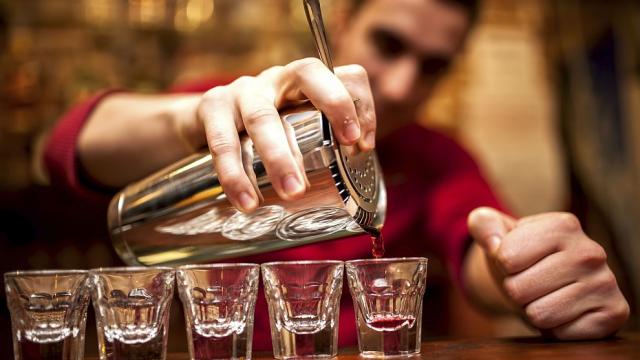 Откриха ген, който предизвиква непоносимост към алкохола