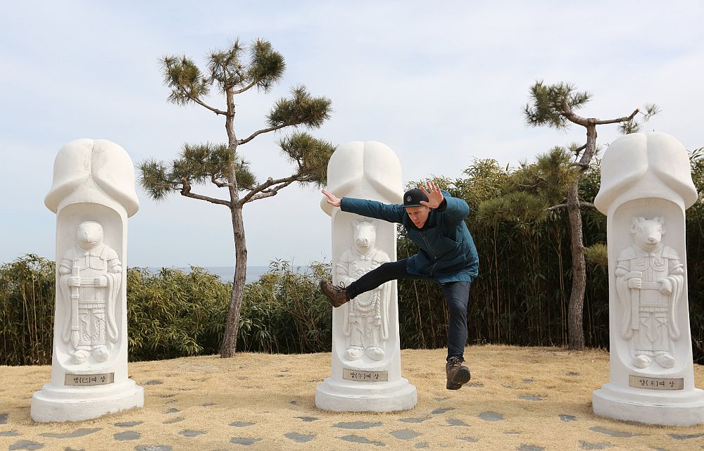 В Южна Корея фалосът си има свое свещено място - Haesindang Park – наричан още „Паркът на пенисите". Паркът се намира на изключително красиво място по източния бряг на Южна Корея, в малък град, наречен Синнам. В него се издигат десетки разнообразни статуи на пениси от масивно дърво, метал, камък.