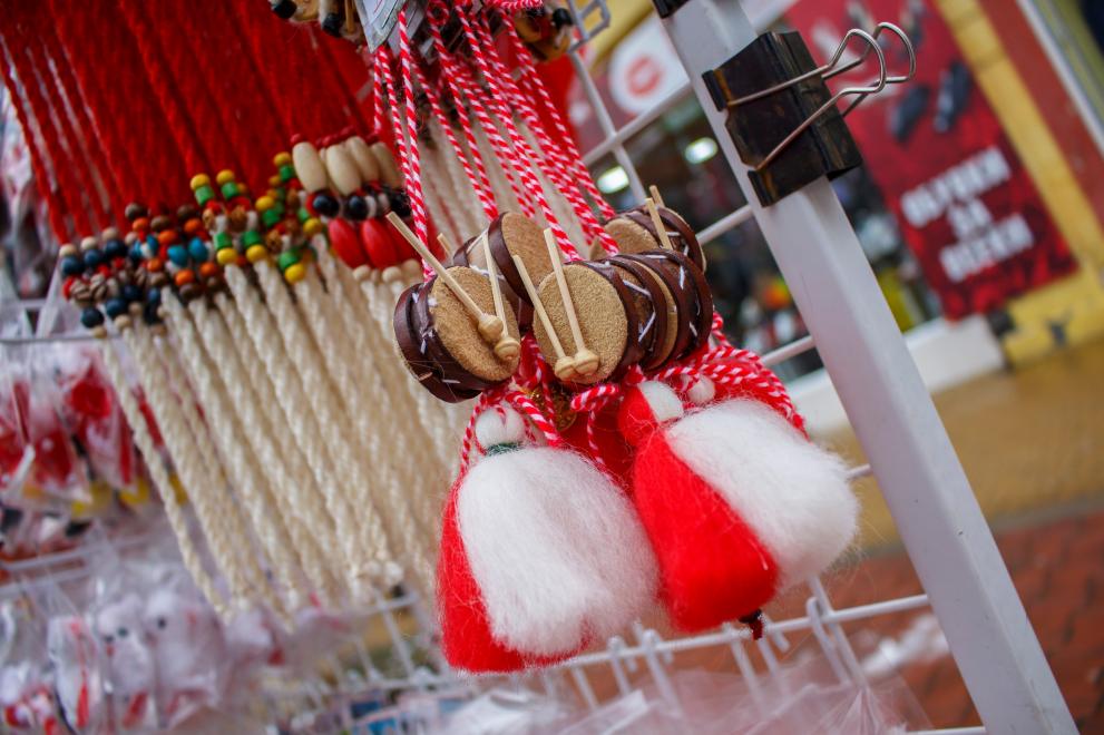  Албена Стоянова към този момент 6-та година основава ръчно направени мартеници в Шумен 