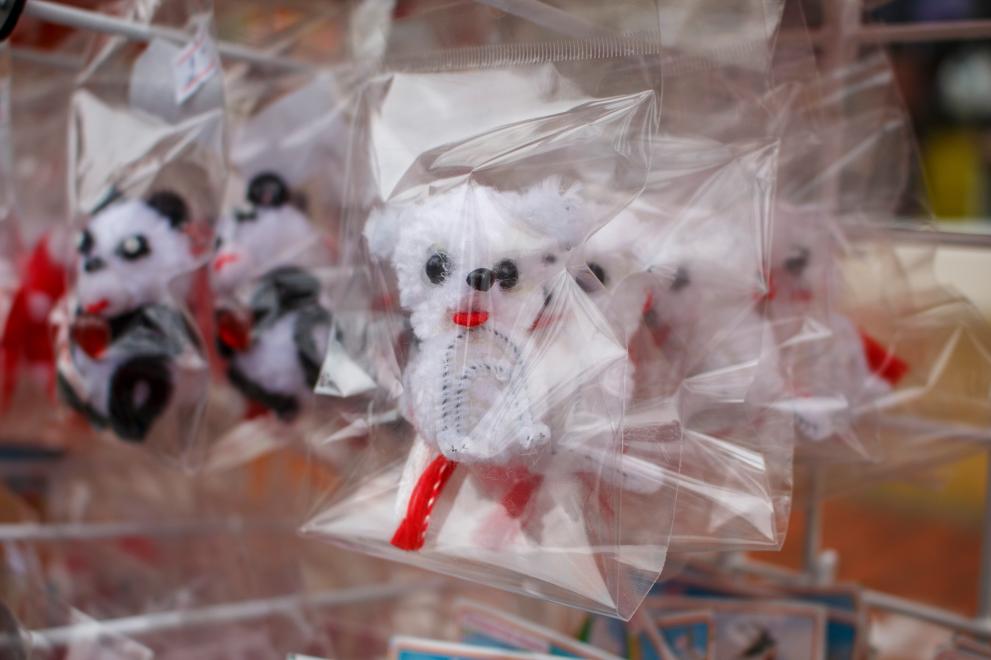  Албена Стоянова към този момент 6-та година основава ръчно направени мартеници в Шумен 