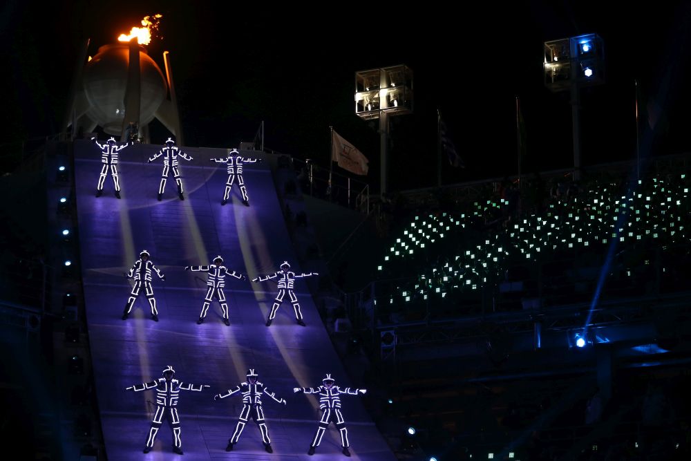 С впечатляваща церемония бе сложен официално край на 23-те Зимни олимпийски игри в Пьончанг.