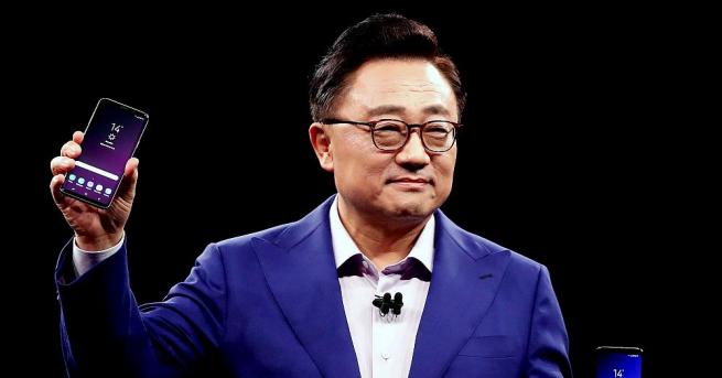 Южнокорейският концерн Самсунг Samsung представи новите смартфони Галакси Ес9 Galaxy