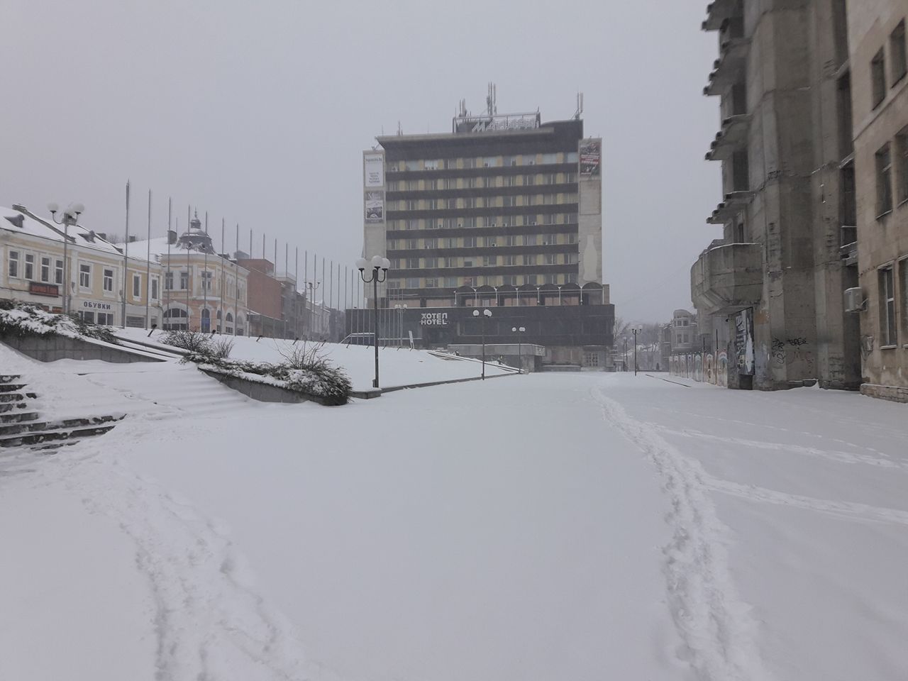 Снежната покривка в Шумен е около 10 сантиметра.