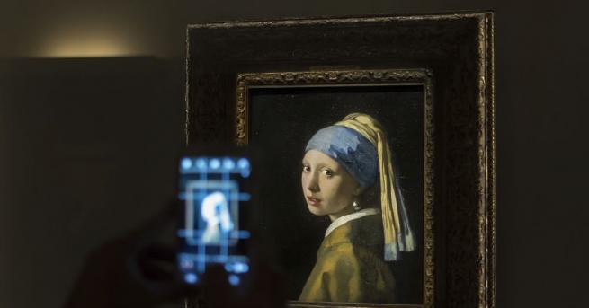Експерти започнаха да изследват картината Момичето с перлената обеца от