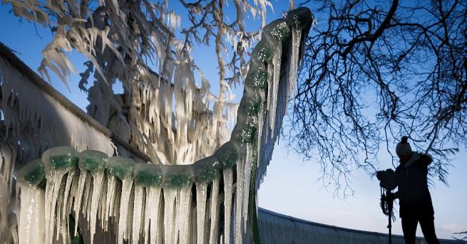 От Балтика до Средиземноморието Европа остава в плен на мразовитото