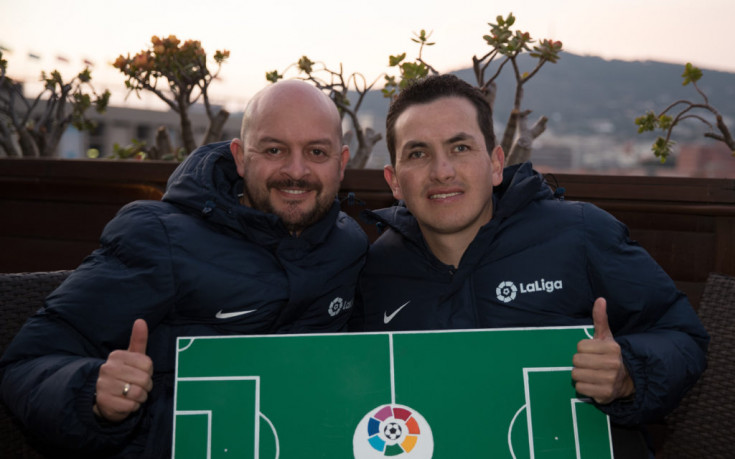 Как глух и сляп човек се наслаждава на мач на любимия отбор?