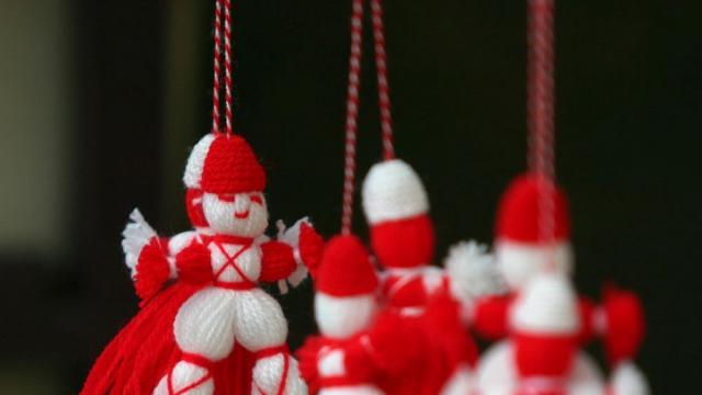 Баба Марта бързала, мартенички вързала! (ГАЛЕРИЯ)