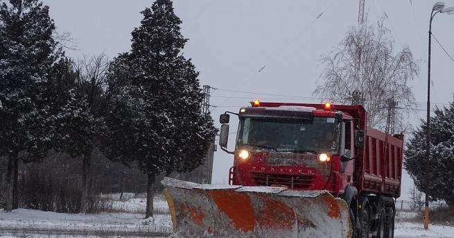 Катастрофа между автомобил и снегорин е станала на АМ Марица