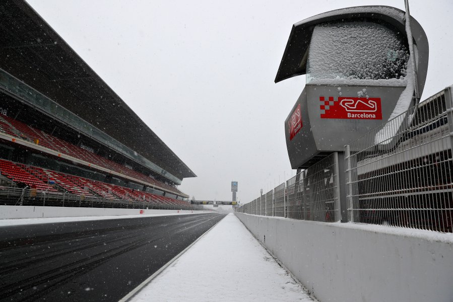 Формула 1 Каталуня предсезонни зимни тестове сняг 2018 февруари1