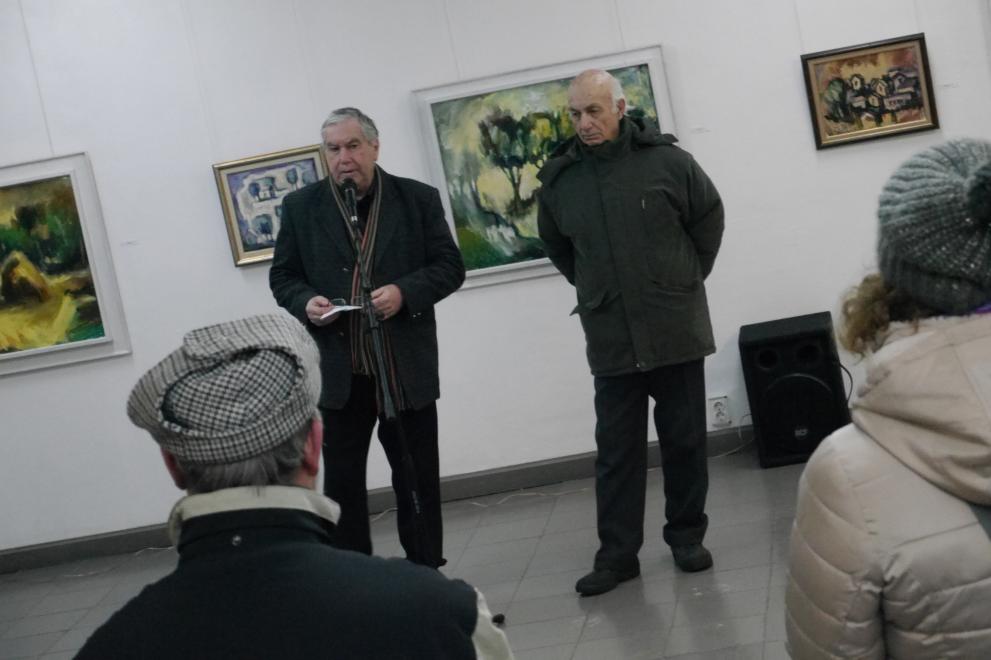 Изложбата е в ХГ "Елена Карамихайлова"