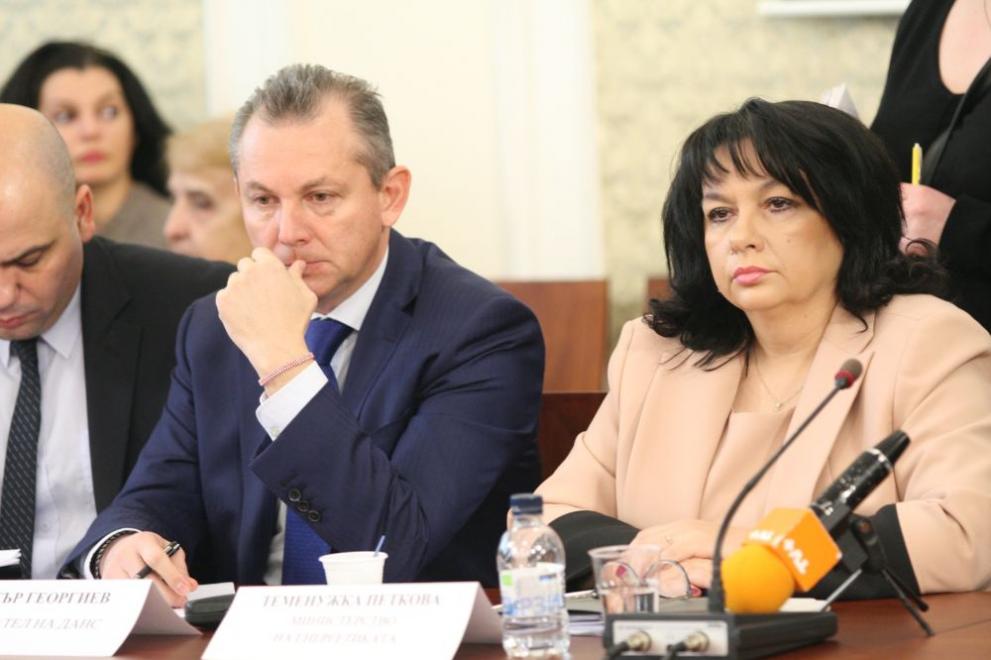 Министърът на енергетиката в оставка Теменужка Петкова по време на съвместното заседание на двете комисии в парламента за сделката с активите на ЧЕЗ у нас