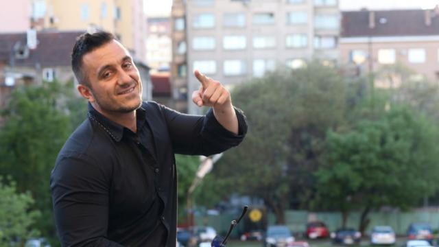 Константин разчита на пищни форми за образа на Алла Пугачова в „Като две капки вода“