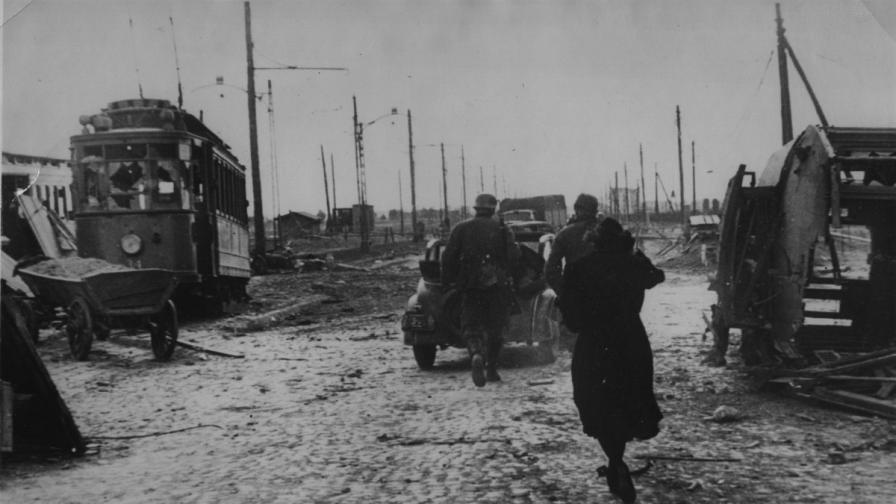Варшава през 1939 г., когато Германия нахлува в Полша