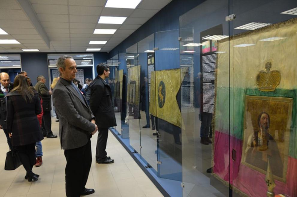  Знамената на Българското опълчение 