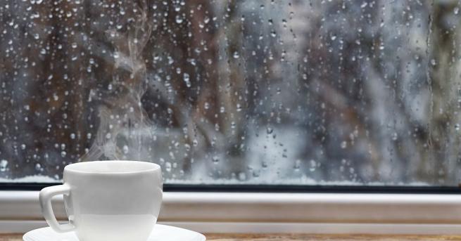 В сутрешните часове в събота ще преобладава облачно време и